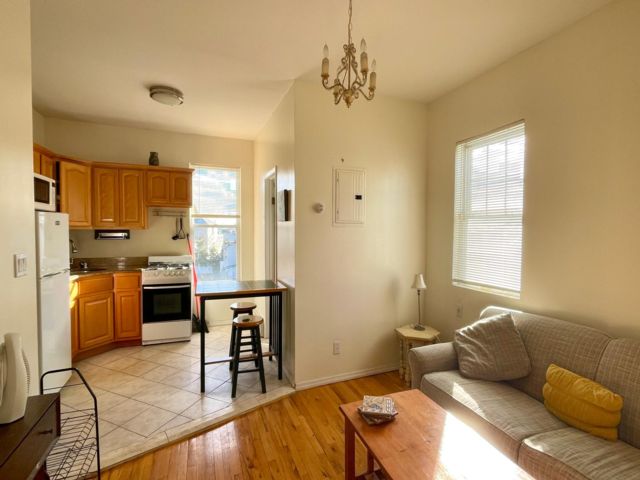  1 BR,  1.00 BTH  Apartment style home in Rockaway Beach