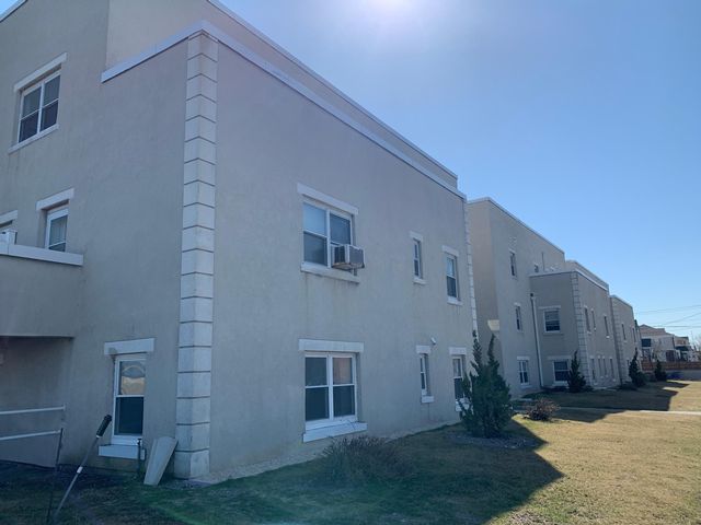 1 BR, 1.00 BTH Co-op style home in Belle Harbor