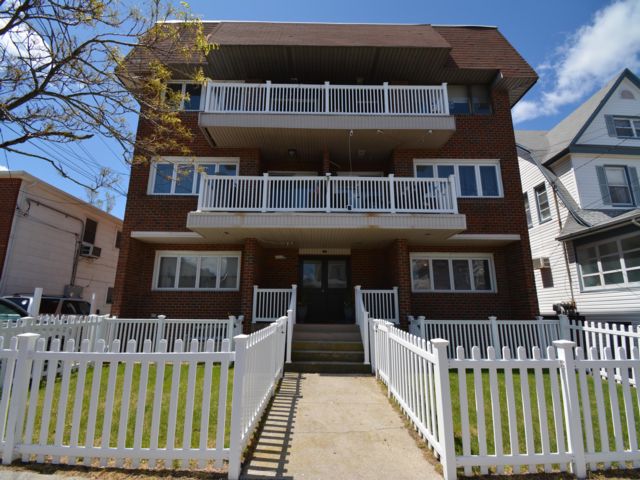 2 BR, 2.00 BTH Condo style home in Belle Harbor