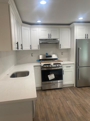 5 BR, 3.00 BTH Contemporary style home in Belle Harbor