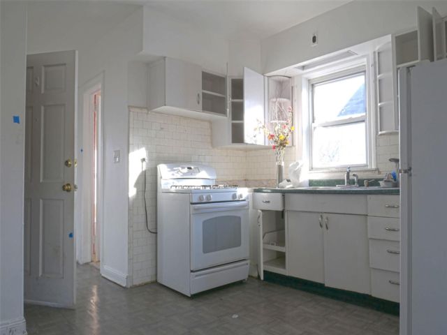 2 BR, 1.00 BTH Other style home in Far Rockaway